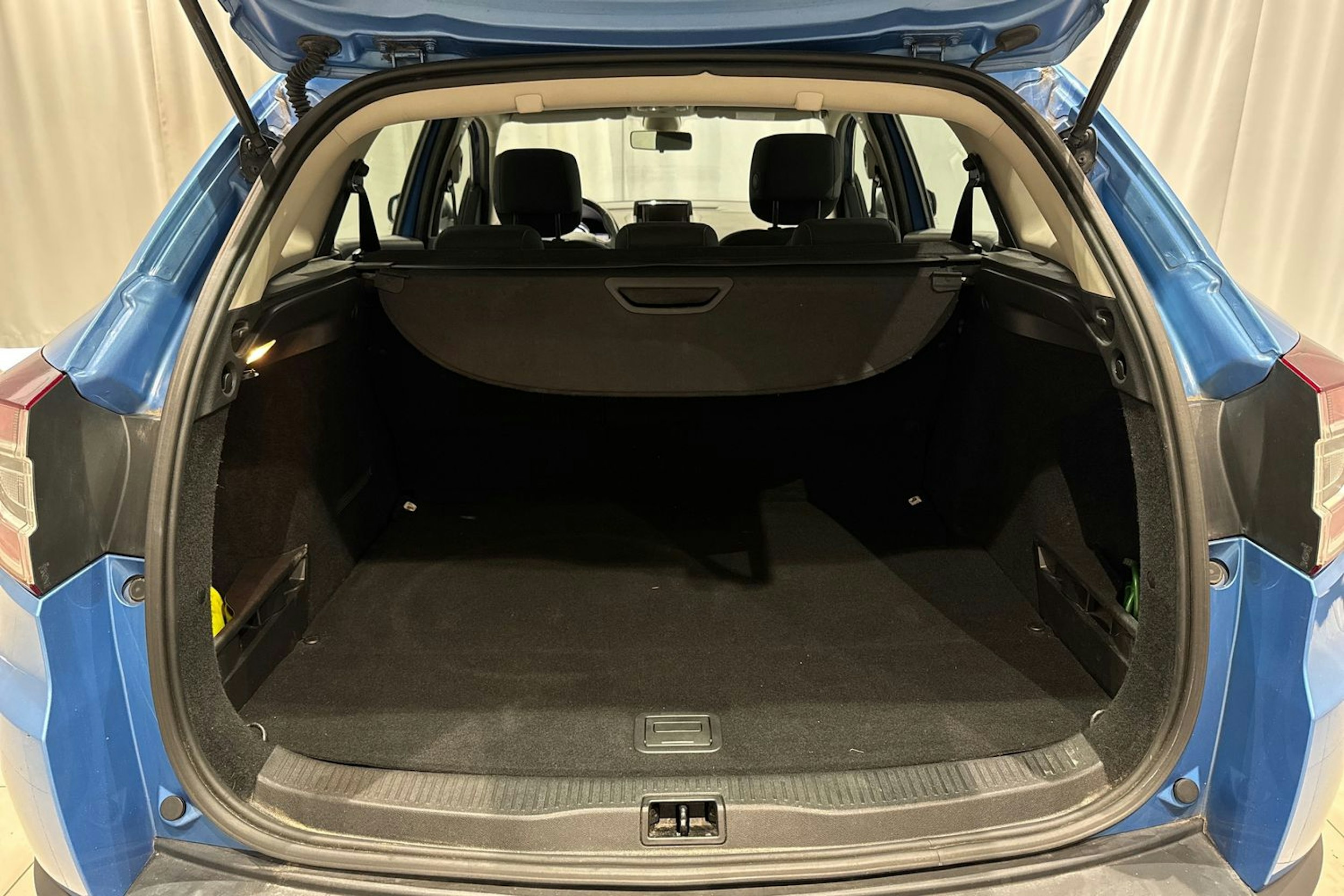 sininen Renault Megane 2014 kuva 15.