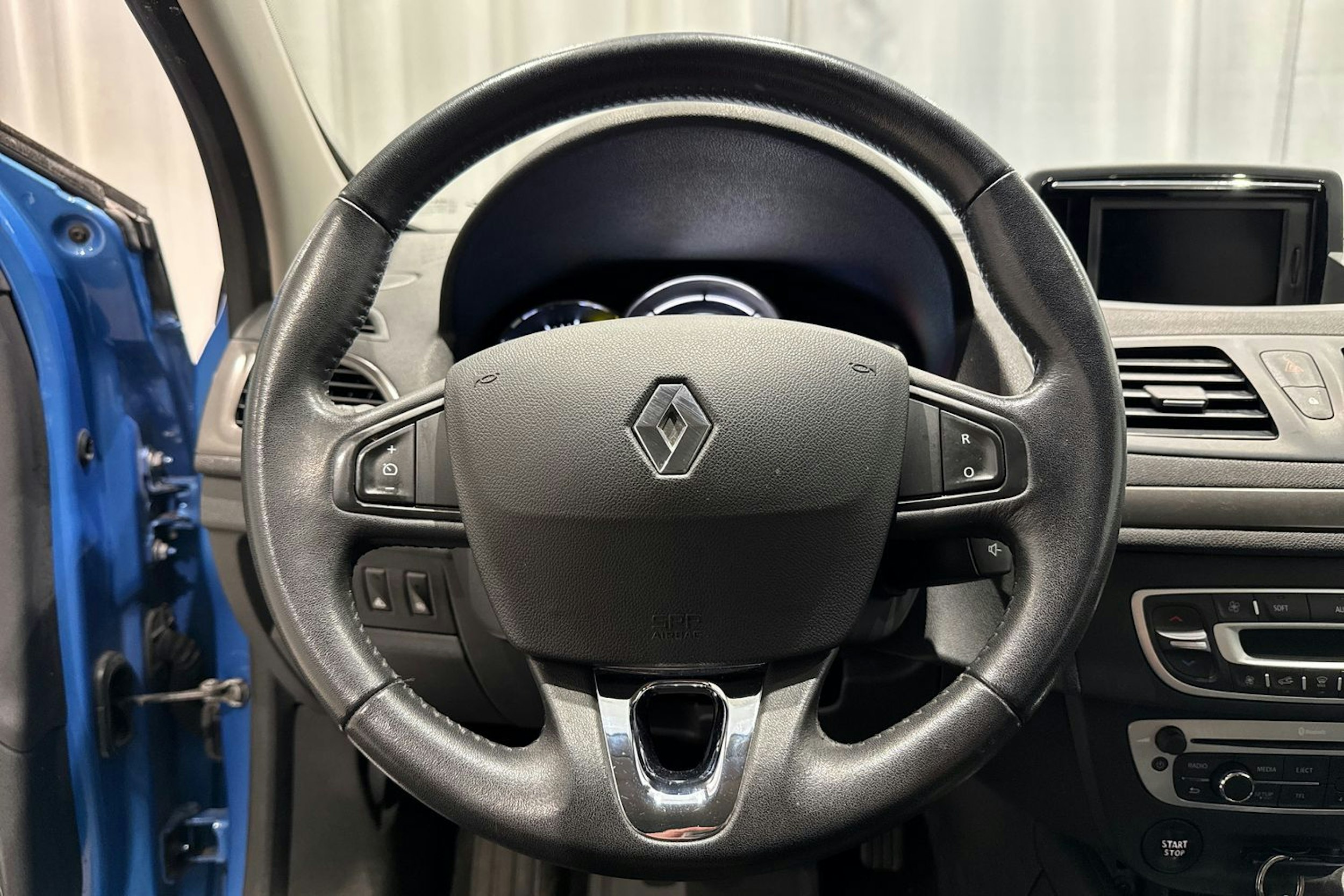 sininen Renault Megane 2014 kuva 16.