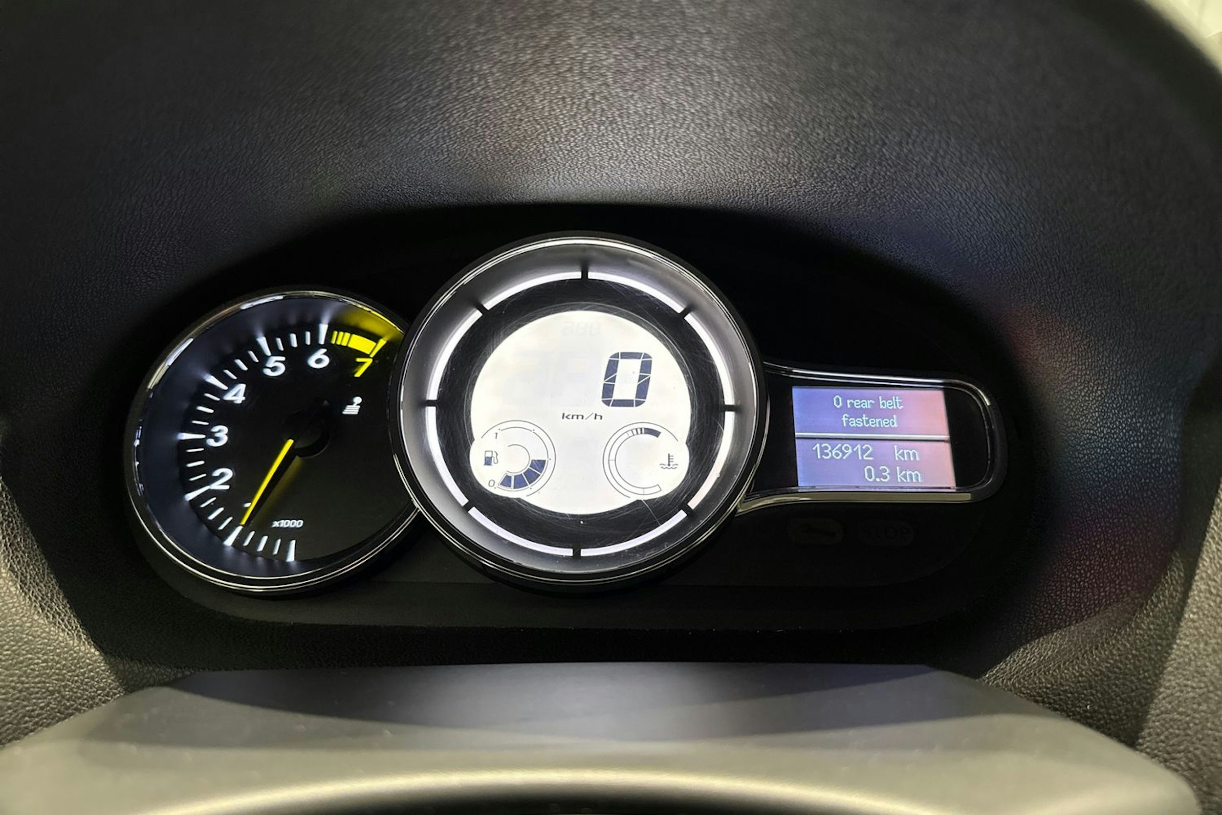 sininen Renault Megane 2014 kuva 17.