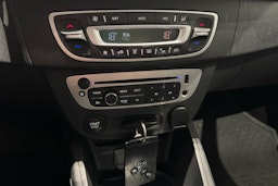 sininen Renault Megane 2014 kuva 19.