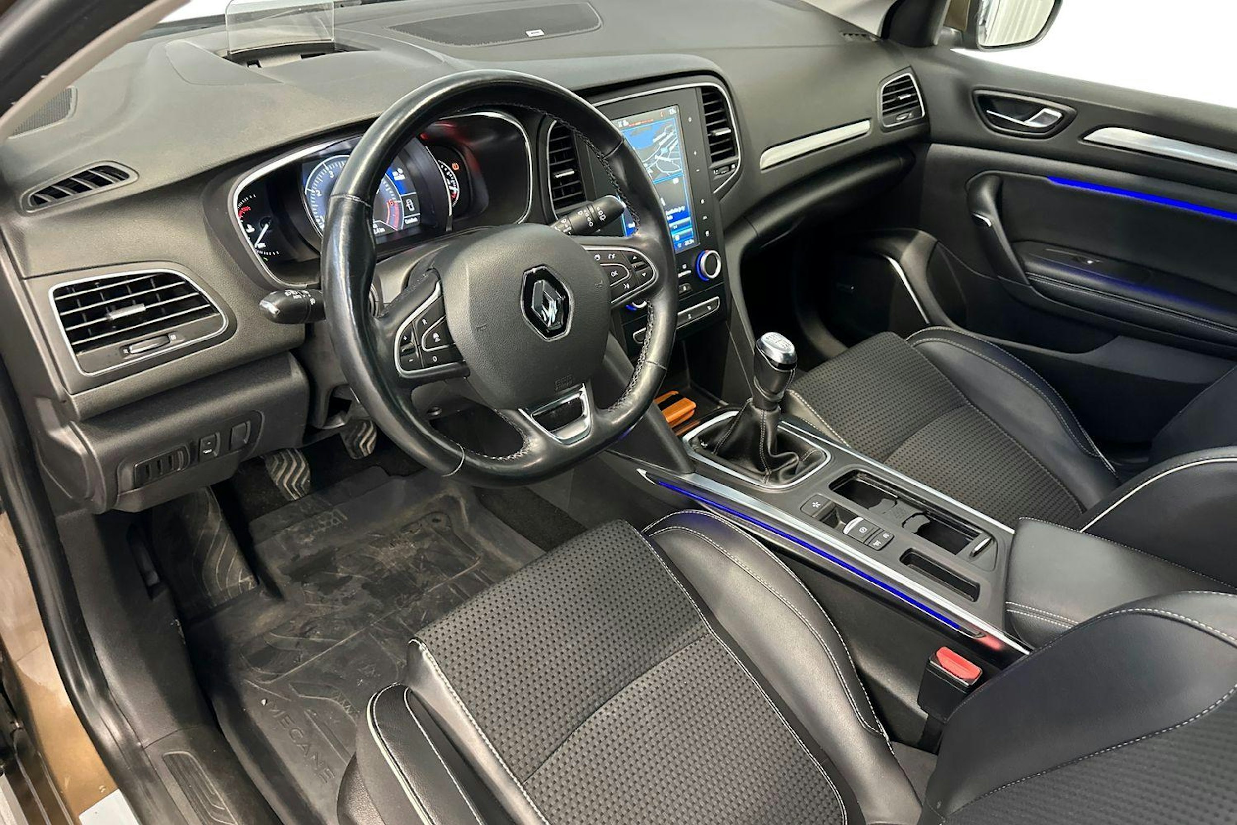 ruskea (beige) Renault Megane 2016 kuva 7.