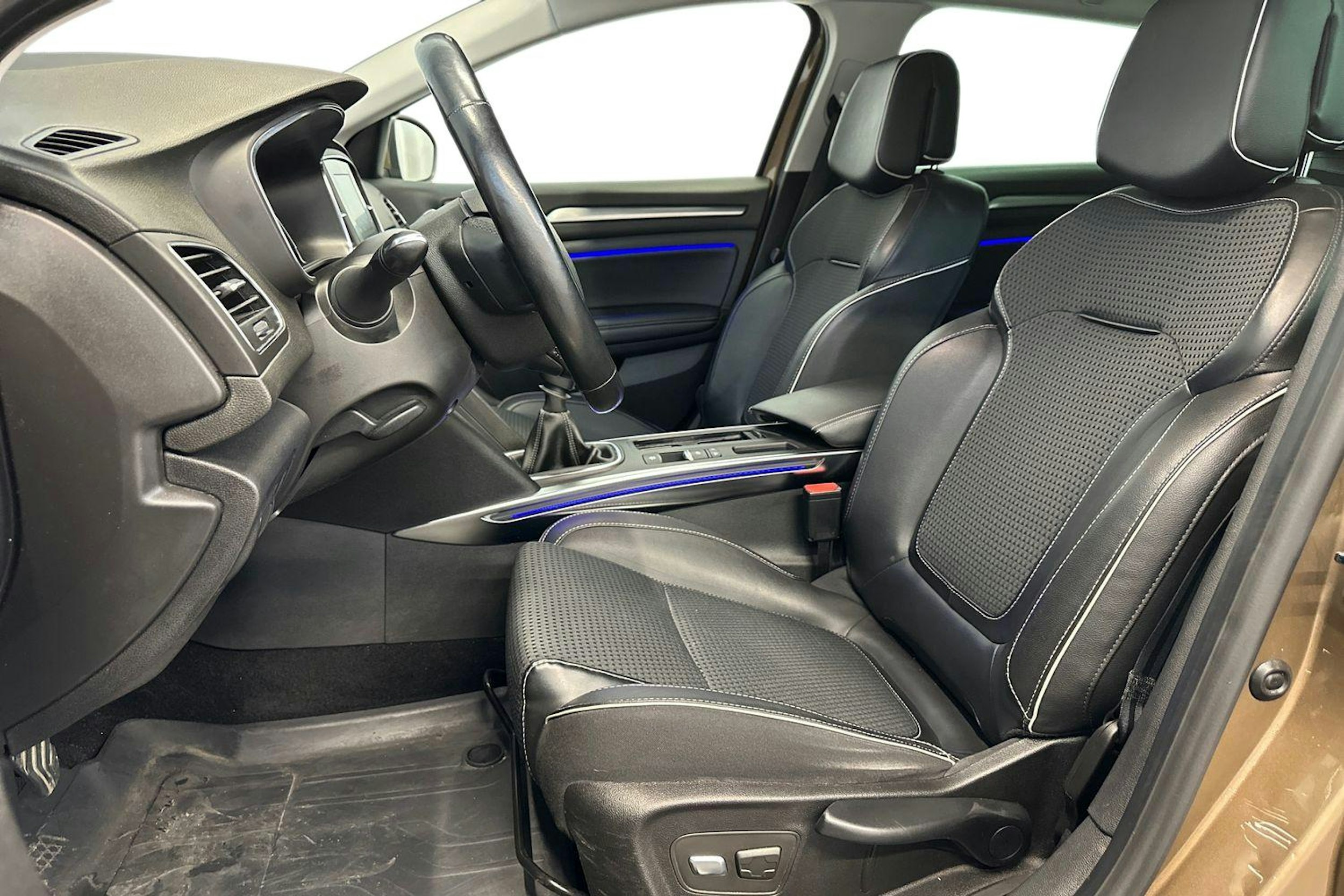 ruskea (beige) Renault Megane 2016 kuva 11.