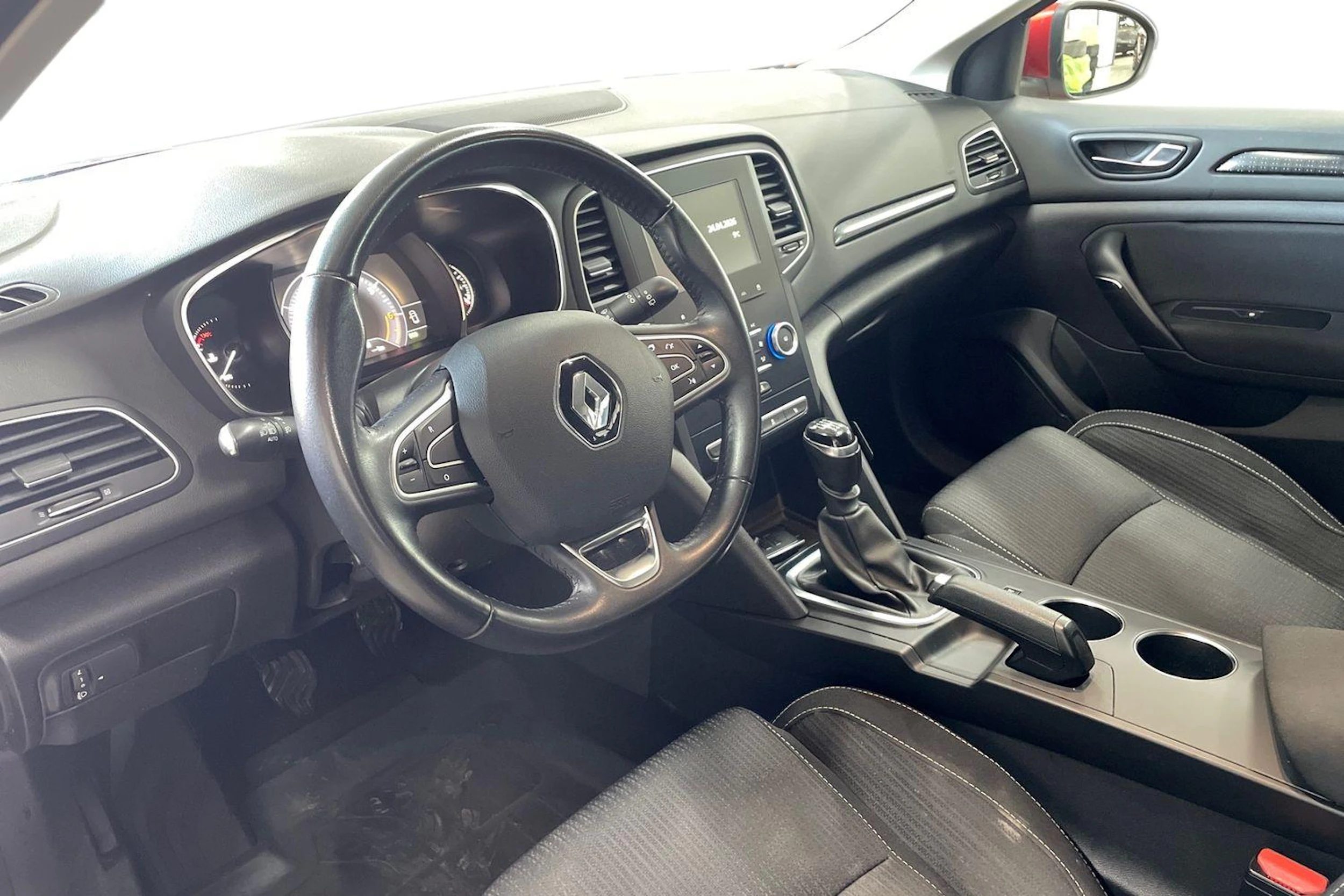 Punainen Renault MEGANE 2016 kuva 8.