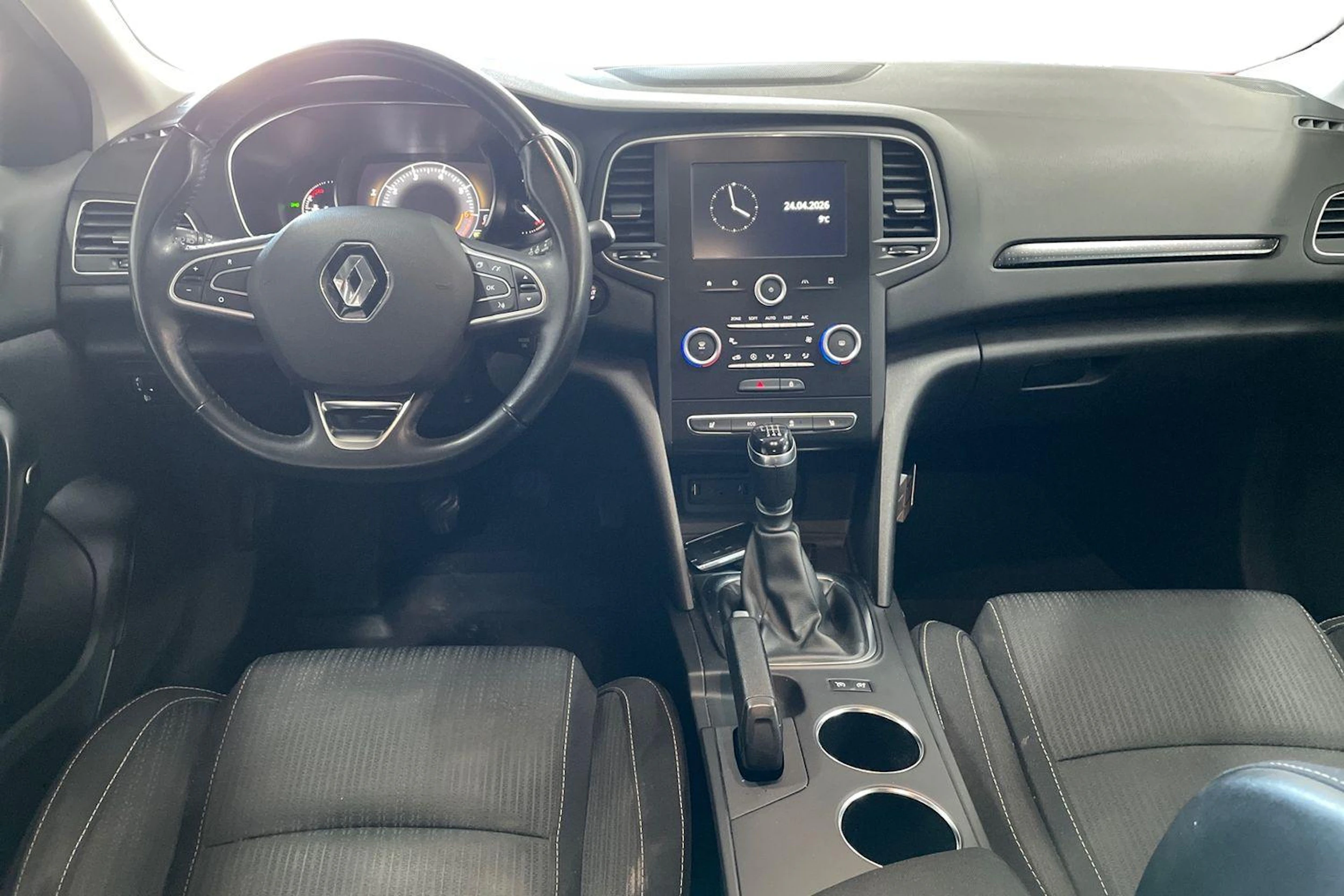 Punainen Renault MEGANE 2016 kuva 9.