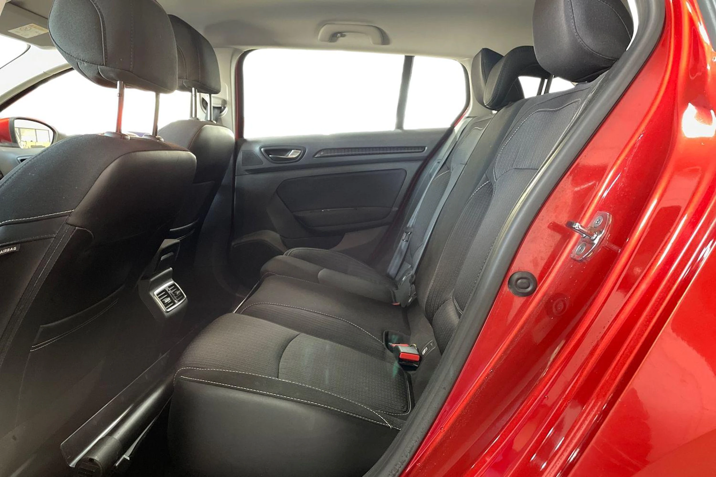 Punainen Renault MEGANE 2016 kuva 11.