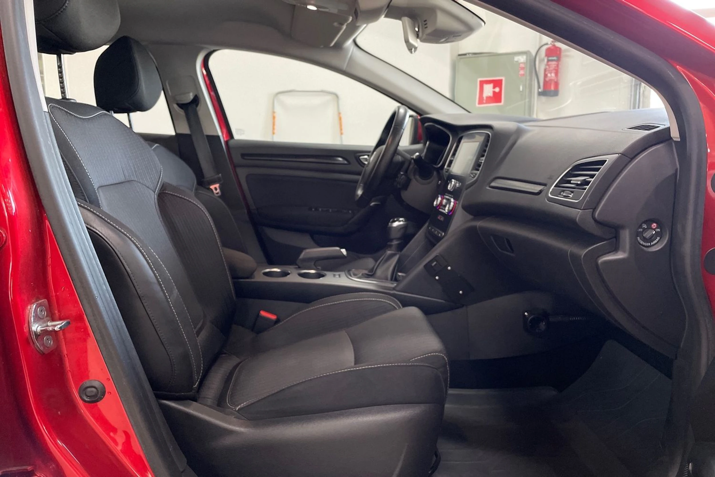 Punainen Renault MEGANE 2016 kuva 15.