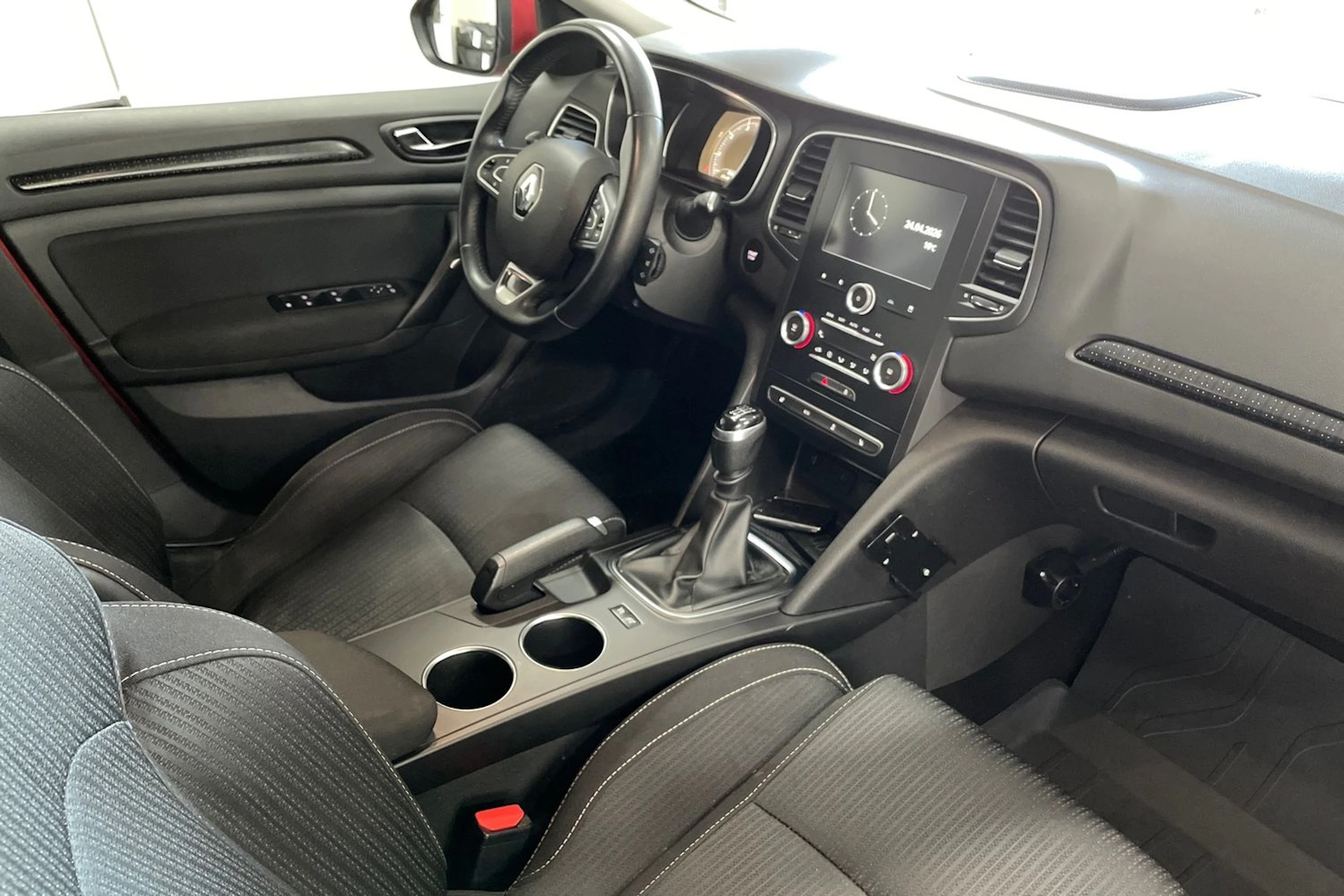 Punainen Renault MEGANE 2016 kuva 16.
