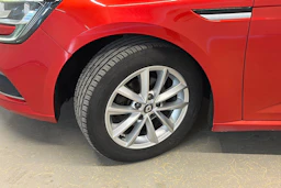 punainen Renault Megane 2016 kuva 13.