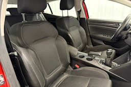 punainen Renault Megane 2016 kuva 15.