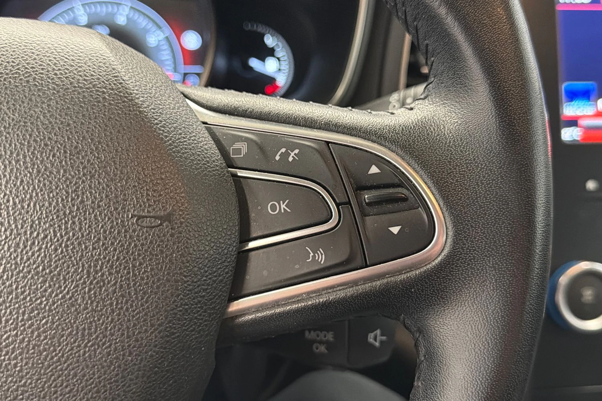 punainen Renault Megane 2016 kuva 18.