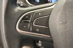 punainen Renault Megane 2016 kuva 19.