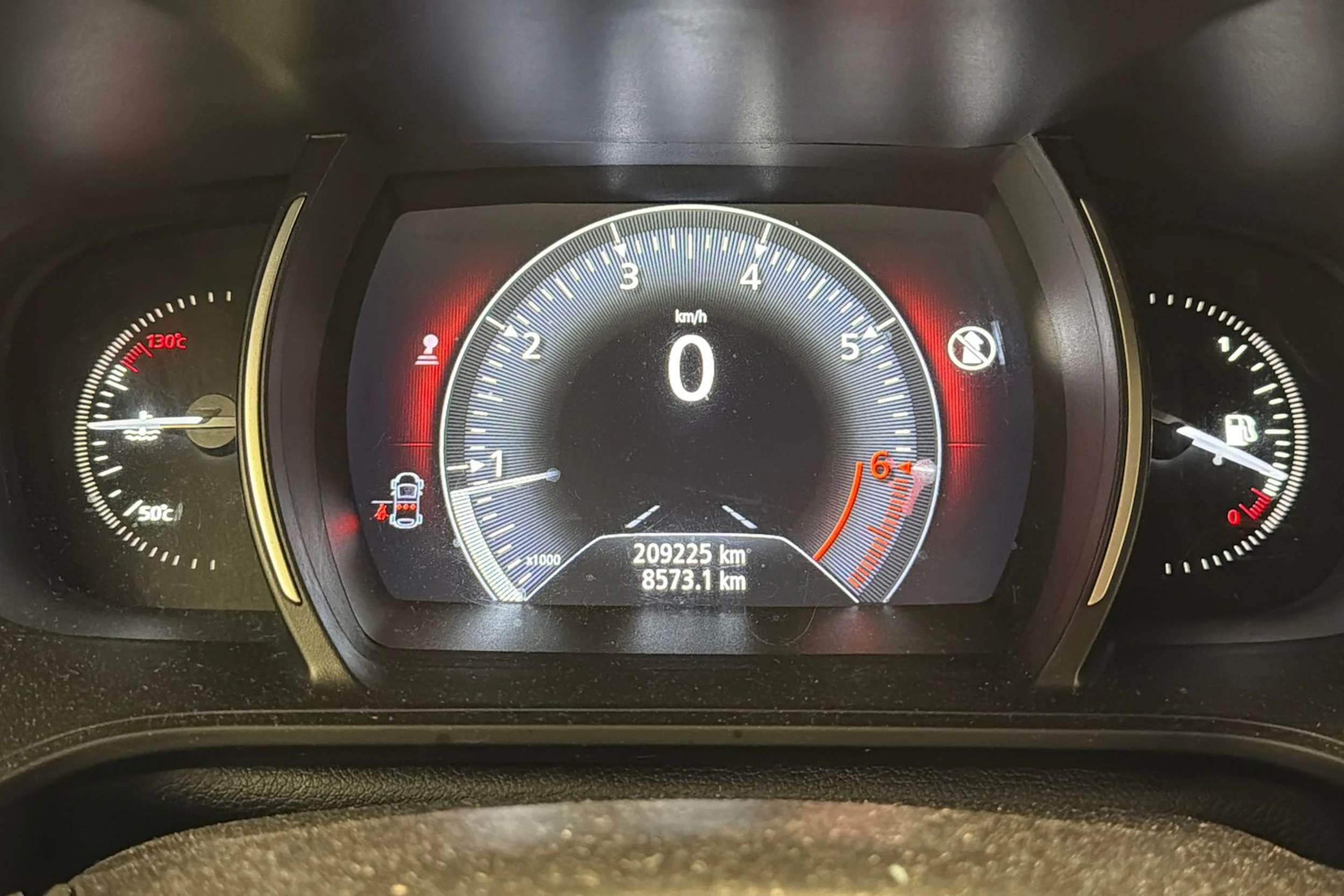 punainen Renault Megane 2016 kuva 20.
