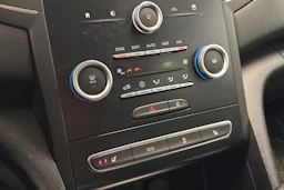 punainen Renault Megane 2016 kuva 21.