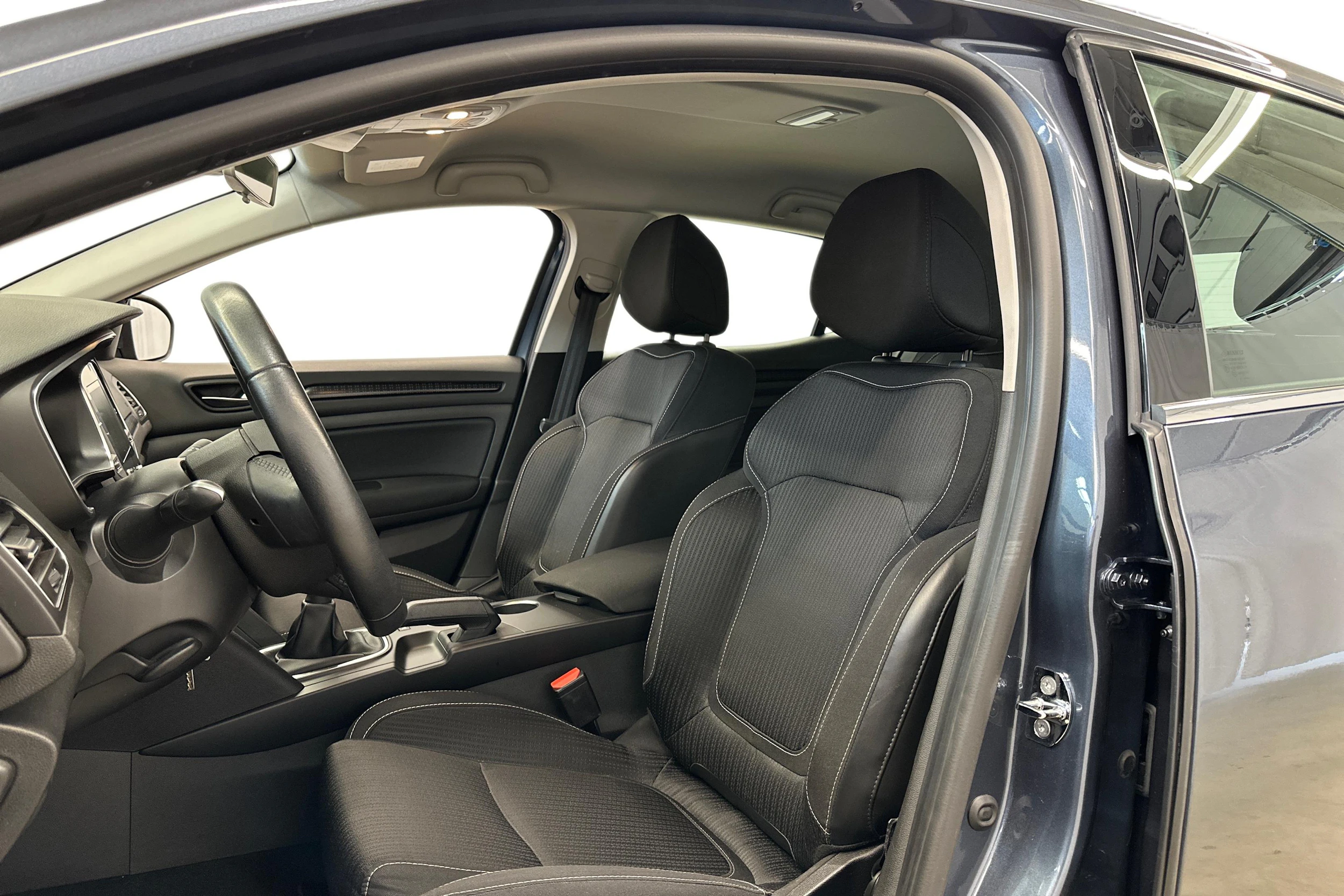 harmaa Renault Megane 2016 kuva 6.