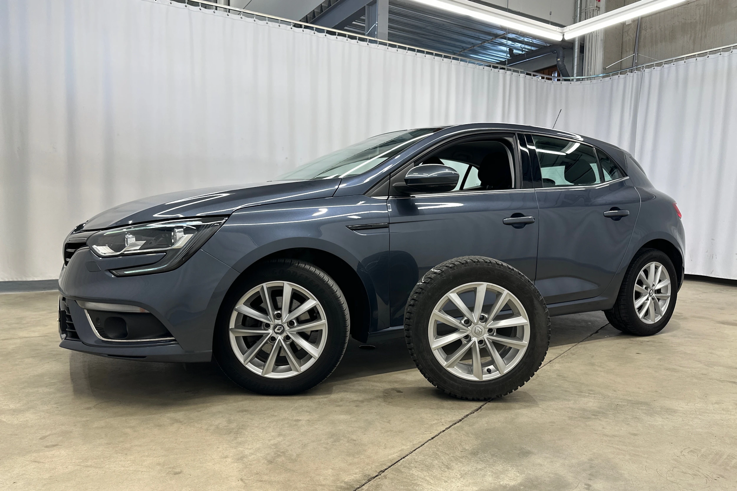 harmaa Renault Megane 2016 kuva 24.