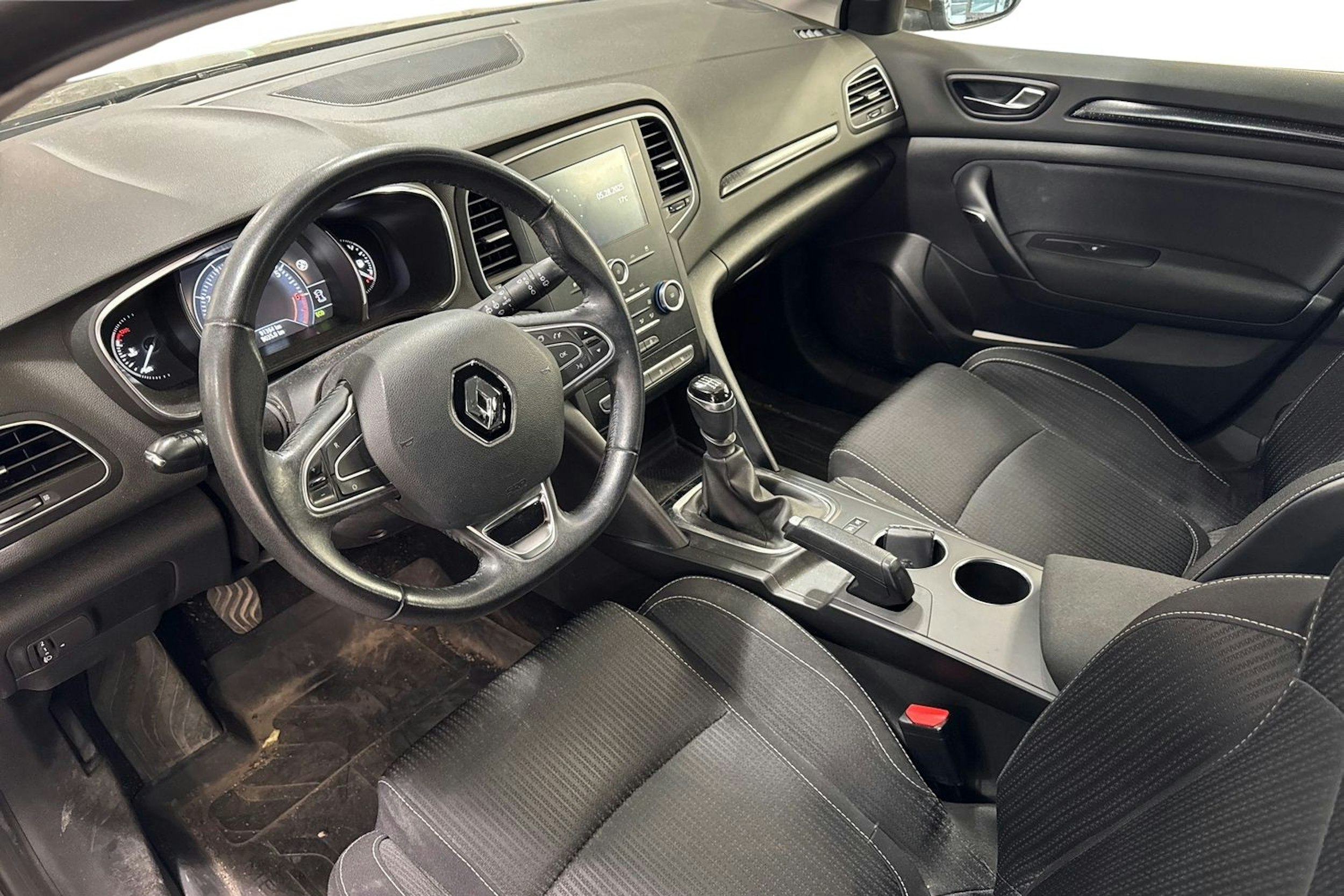 ruskea (beige) Renault Megane 2017 kuva 3.