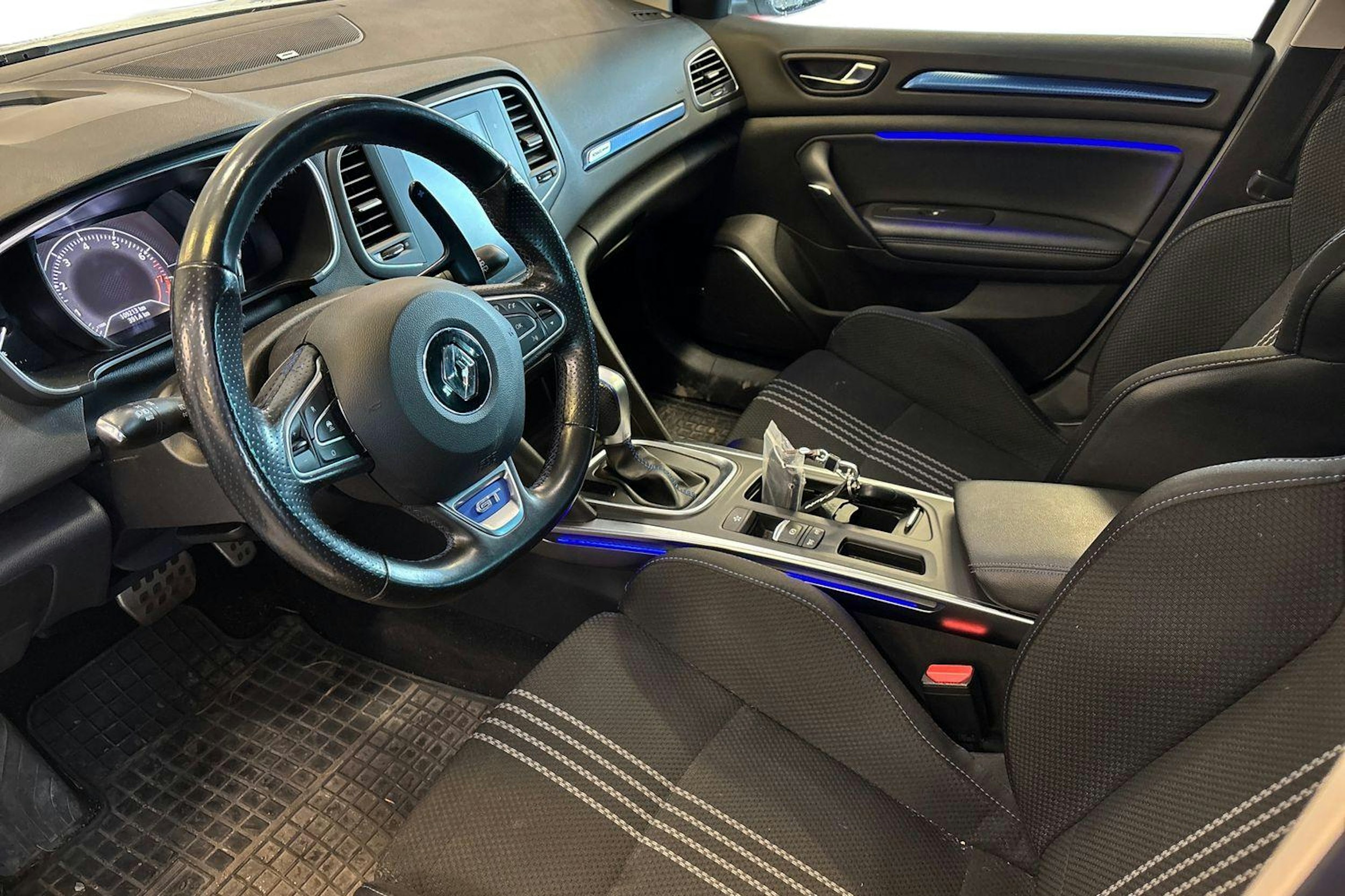 met. valkoinen Renault Megane 2018 kuva 3.