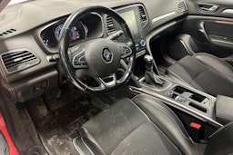 punainen Renault Megane 2019 kuva 3.