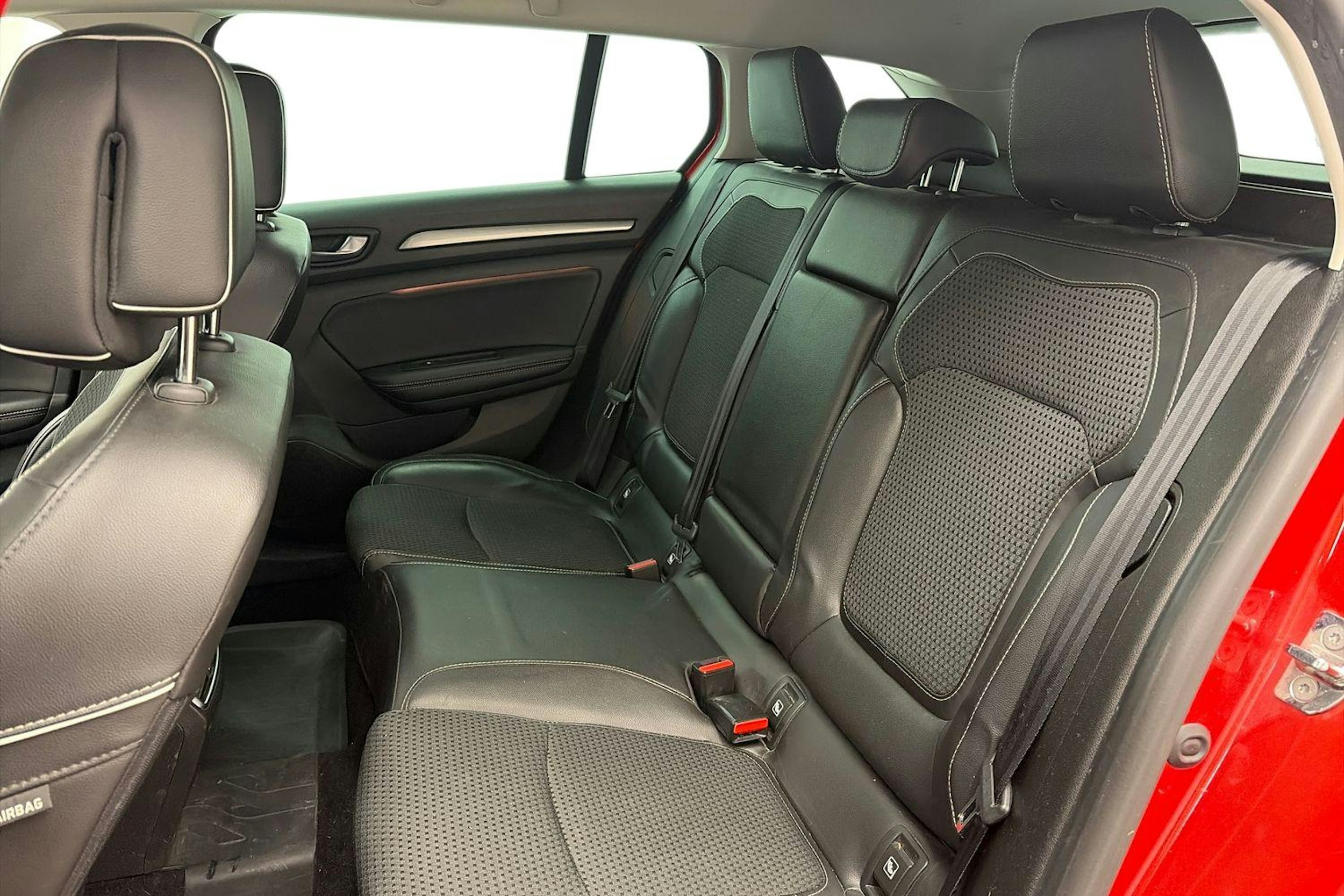 punainen Renault Megane 2019 kuva 10.