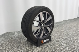 punainen Renault Megane 2019 kuva 13.