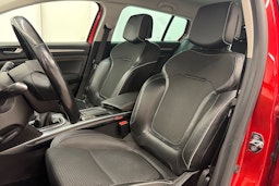 punainen Renault Megane 2019 kuva 15.