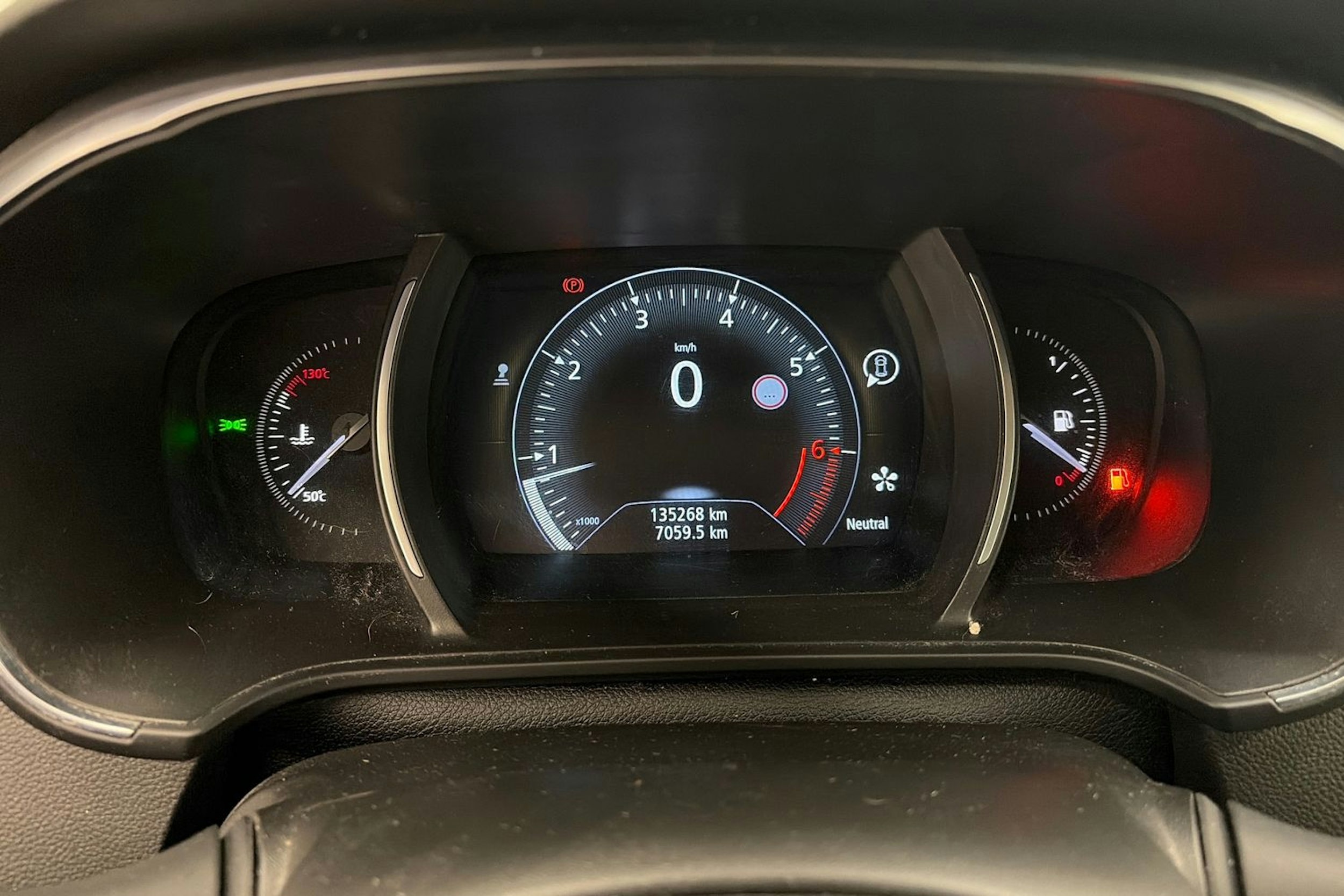 punainen Renault Megane 2019 kuva 16.