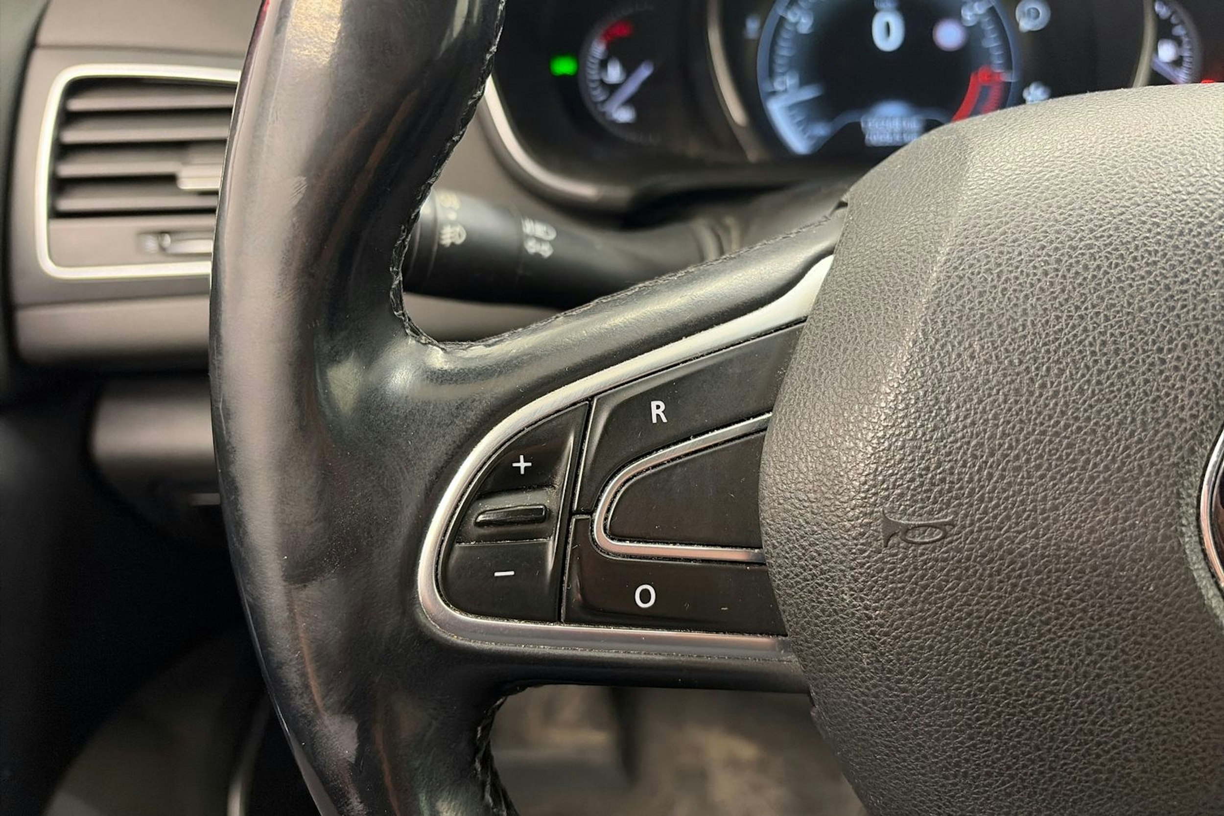 punainen Renault Megane 2019 kuva 17.