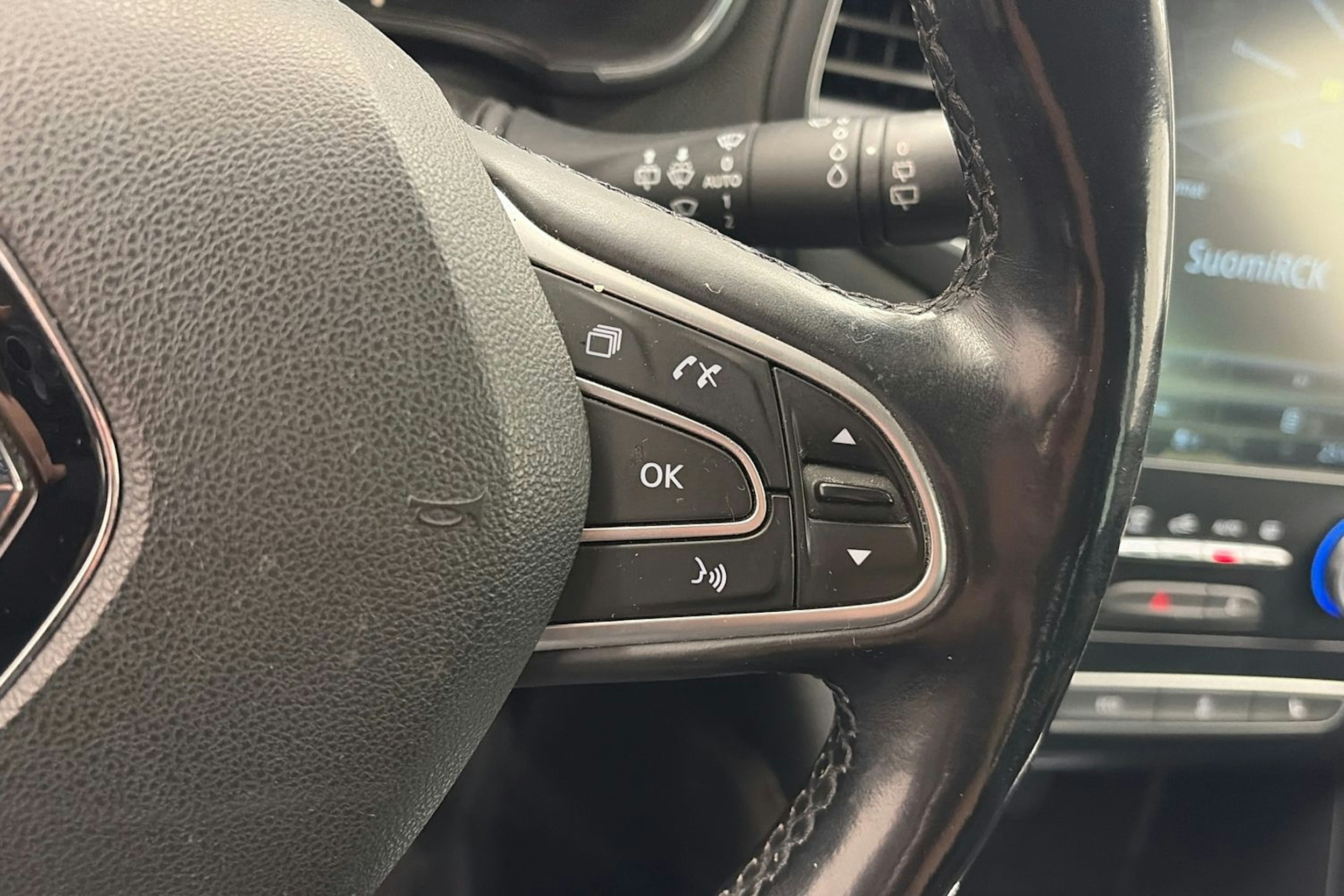 punainen Renault Megane 2019 kuva 18.