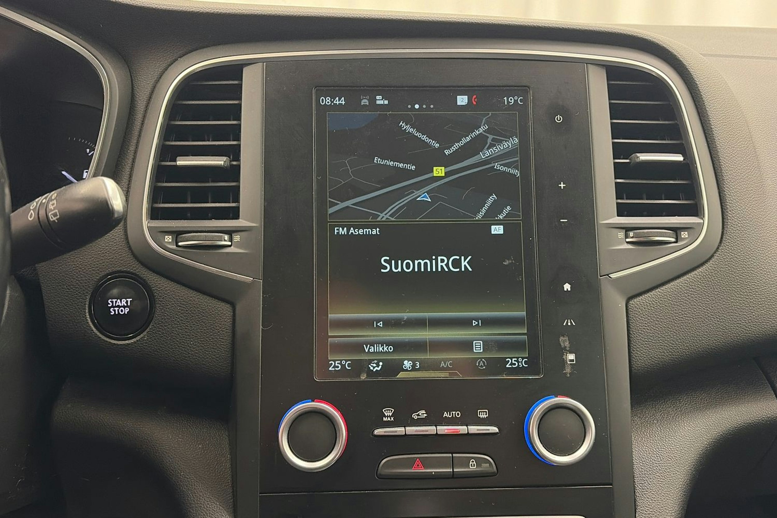 punainen Renault Megane 2019 kuva 19.