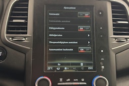 punainen Renault Megane 2019 kuva 24.