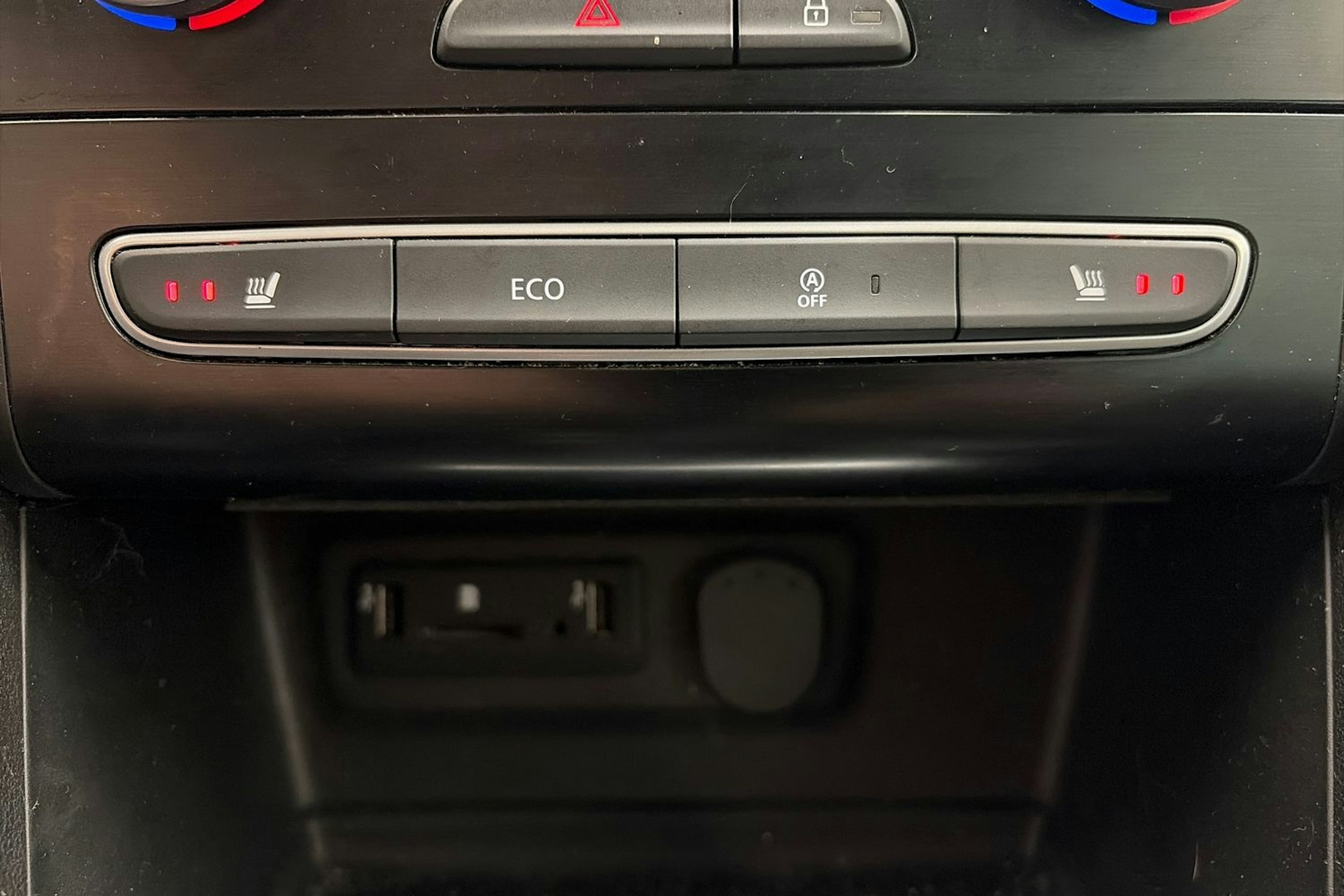 punainen Renault Megane 2019 kuva 25.