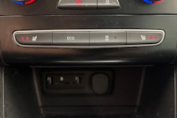 punainen Renault Megane 2019 kuva 25.