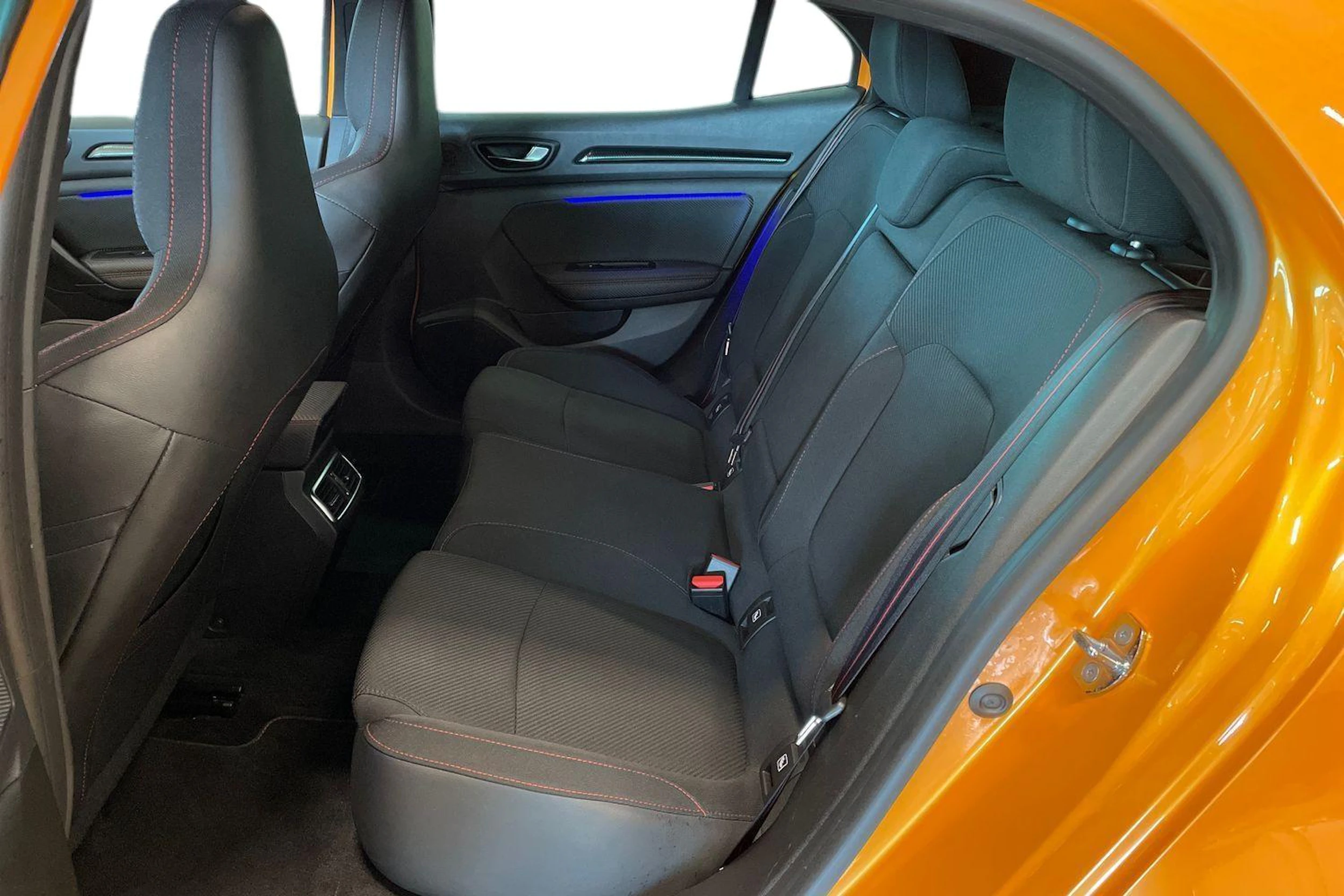 oranssi Renault Megane 2021 kuva 8.