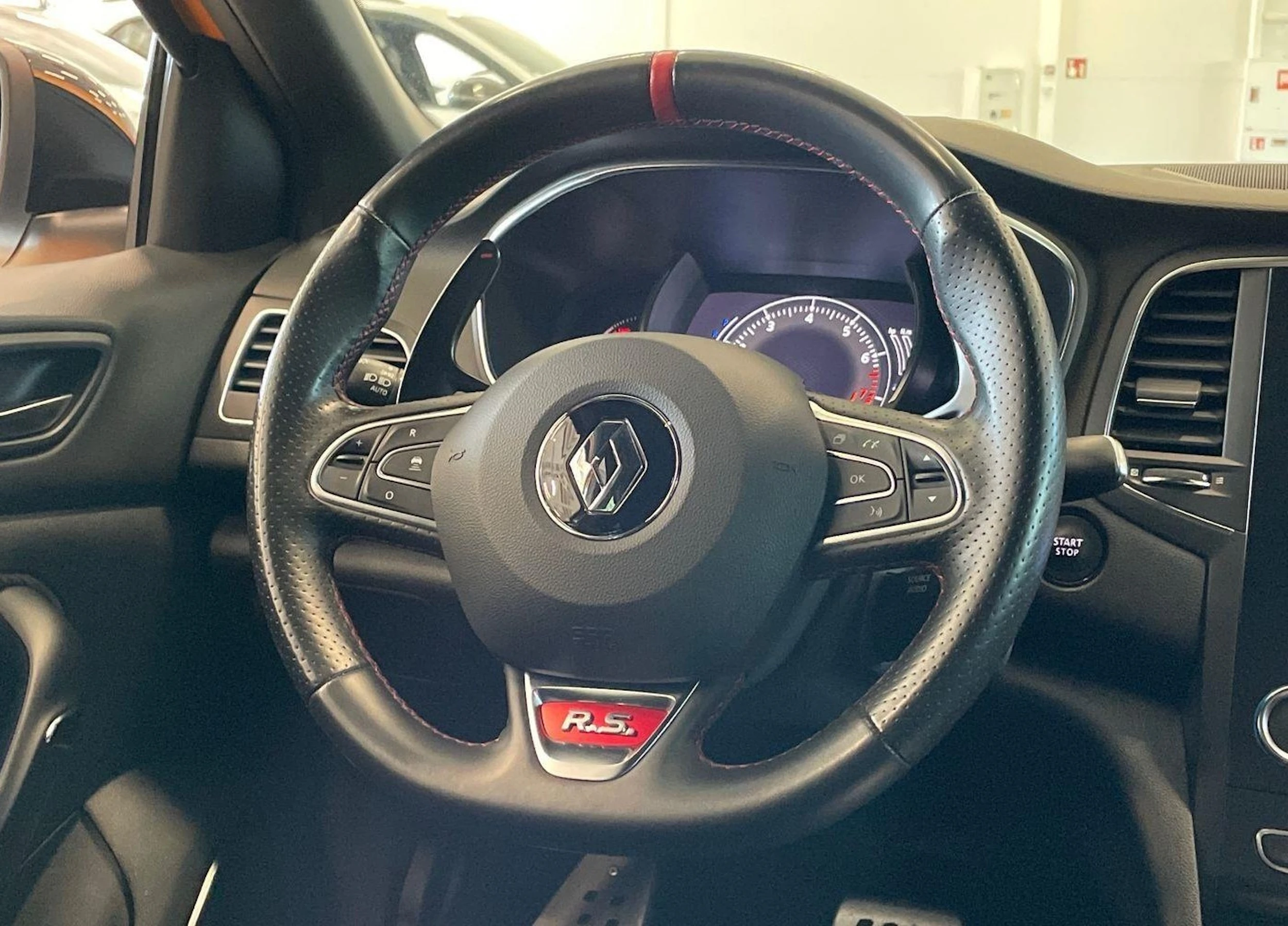oranssi Renault Megane 2021 kuva 13.
