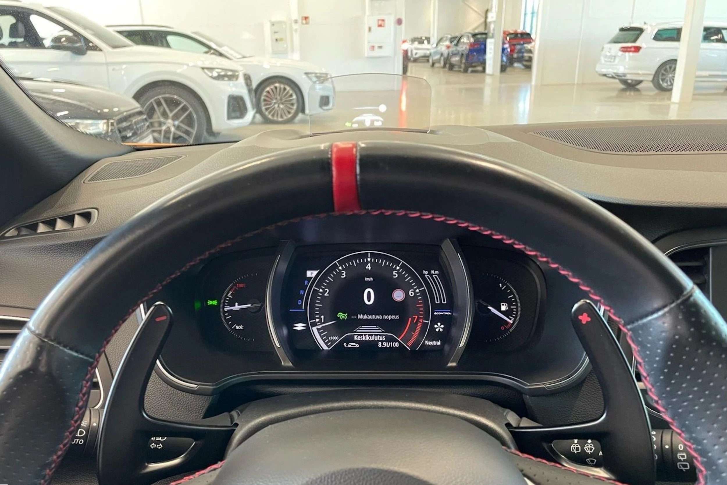 oranssi Renault Megane 2021 kuva 15.