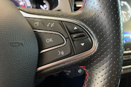 oranssi Renault Megane 2021 kuva 16.