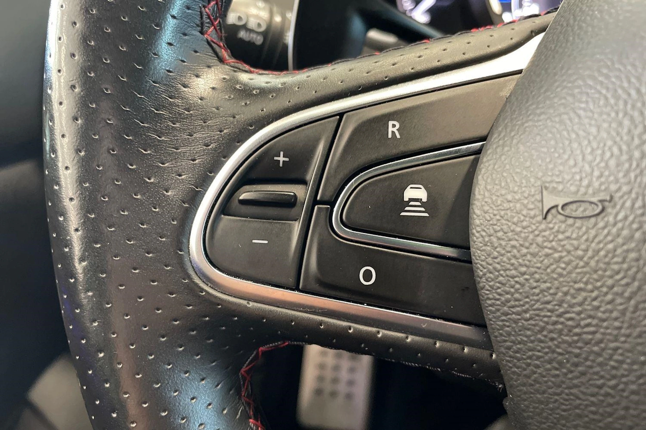 oranssi Renault Megane 2021 kuva 17.