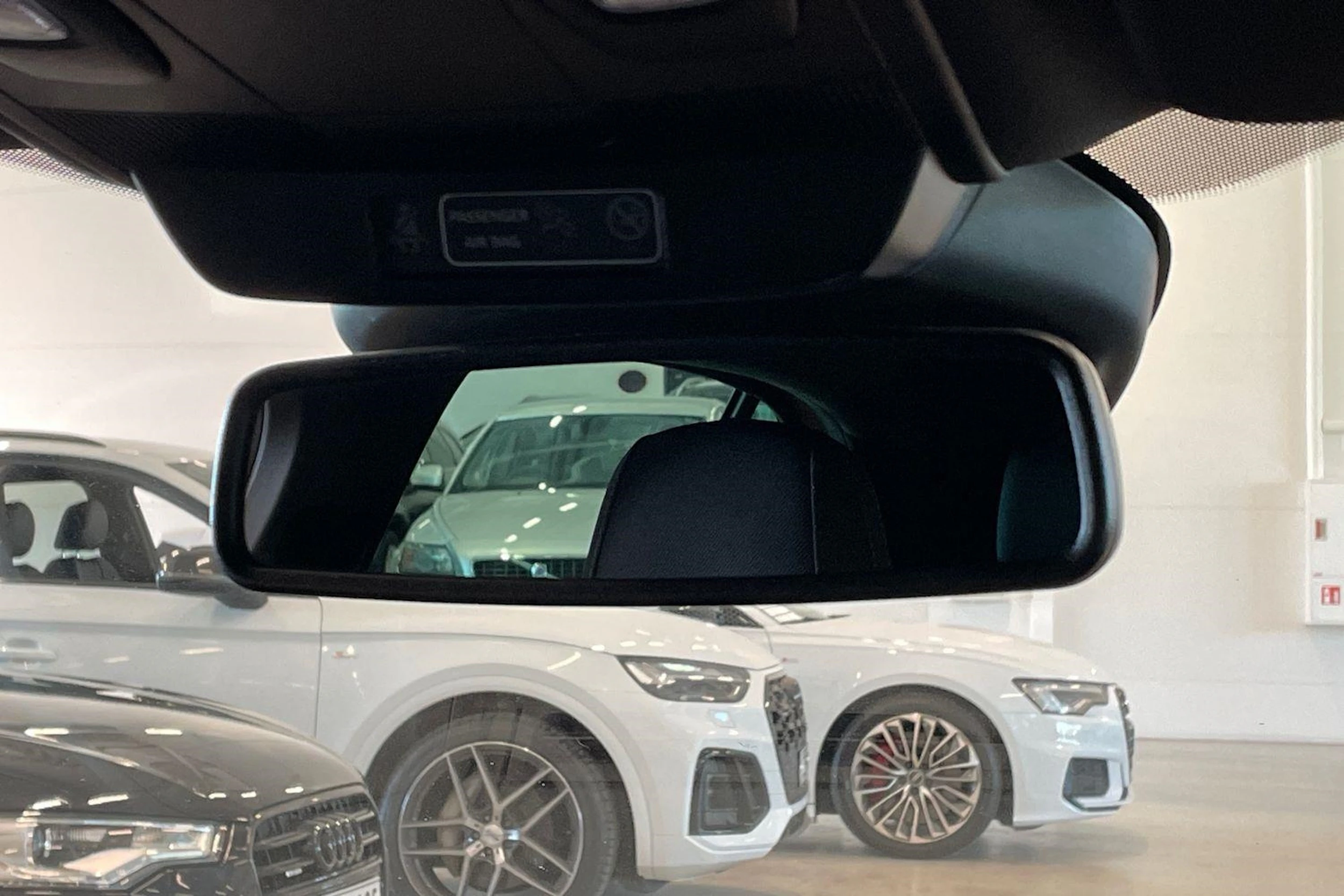 oranssi Renault Megane 2021 kuva 18.