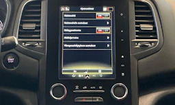 oranssi Renault Megane 2021 kuva 23.