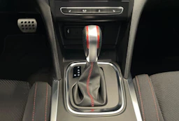 oranssi Renault Megane 2021 kuva 27.