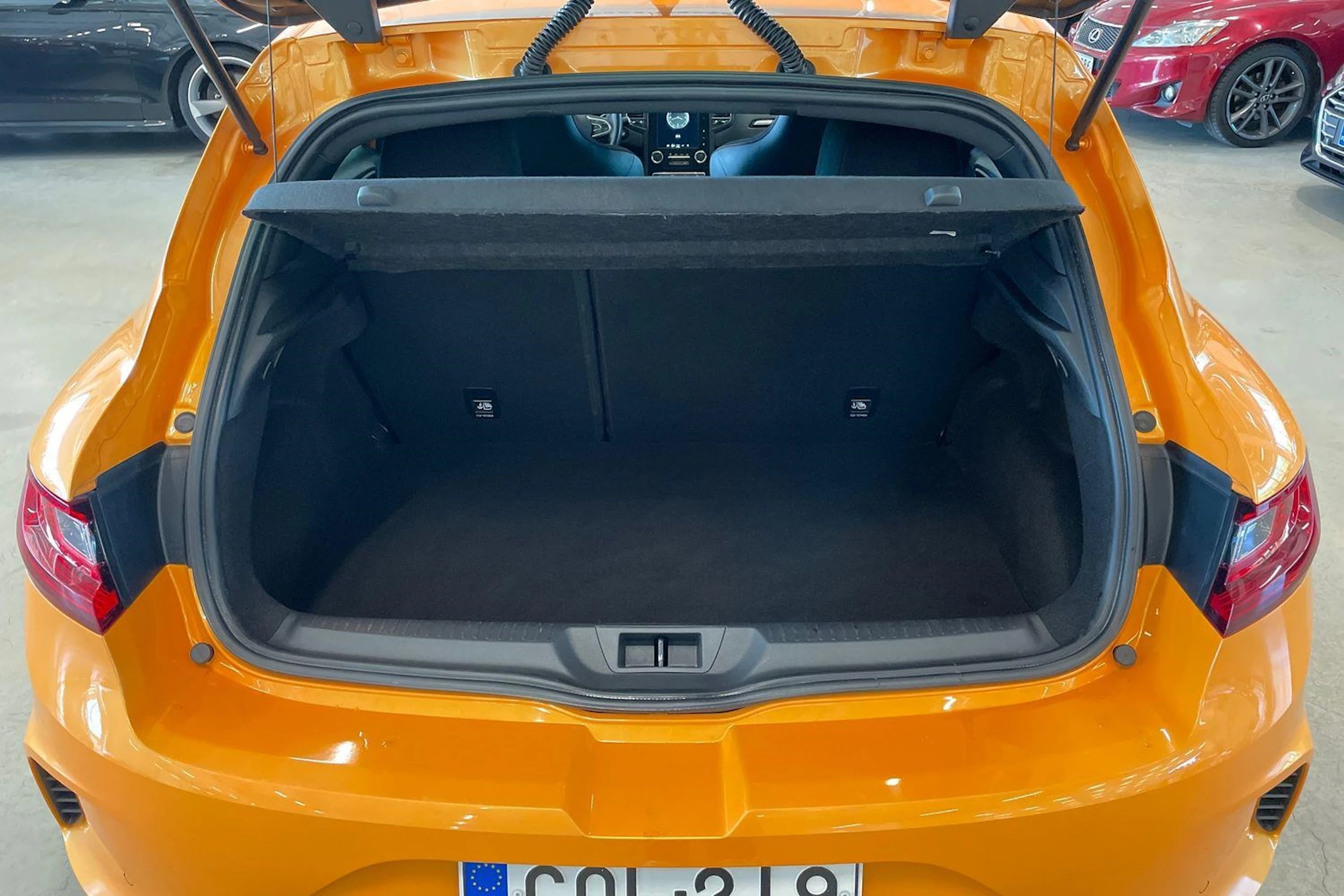 oranssi Renault Megane 2021 kuva 29.