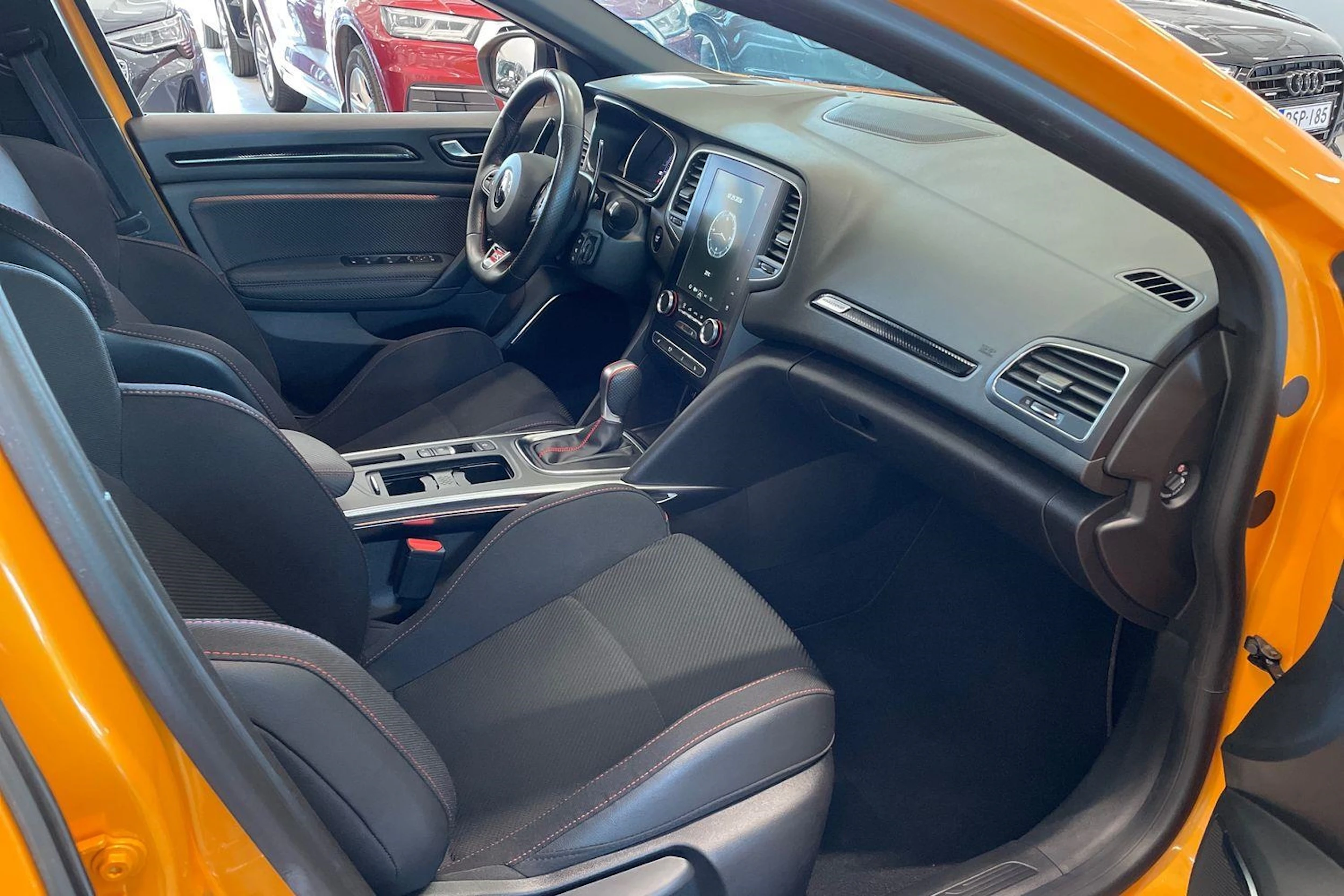 oranssi Renault Megane 2021 kuva 30.