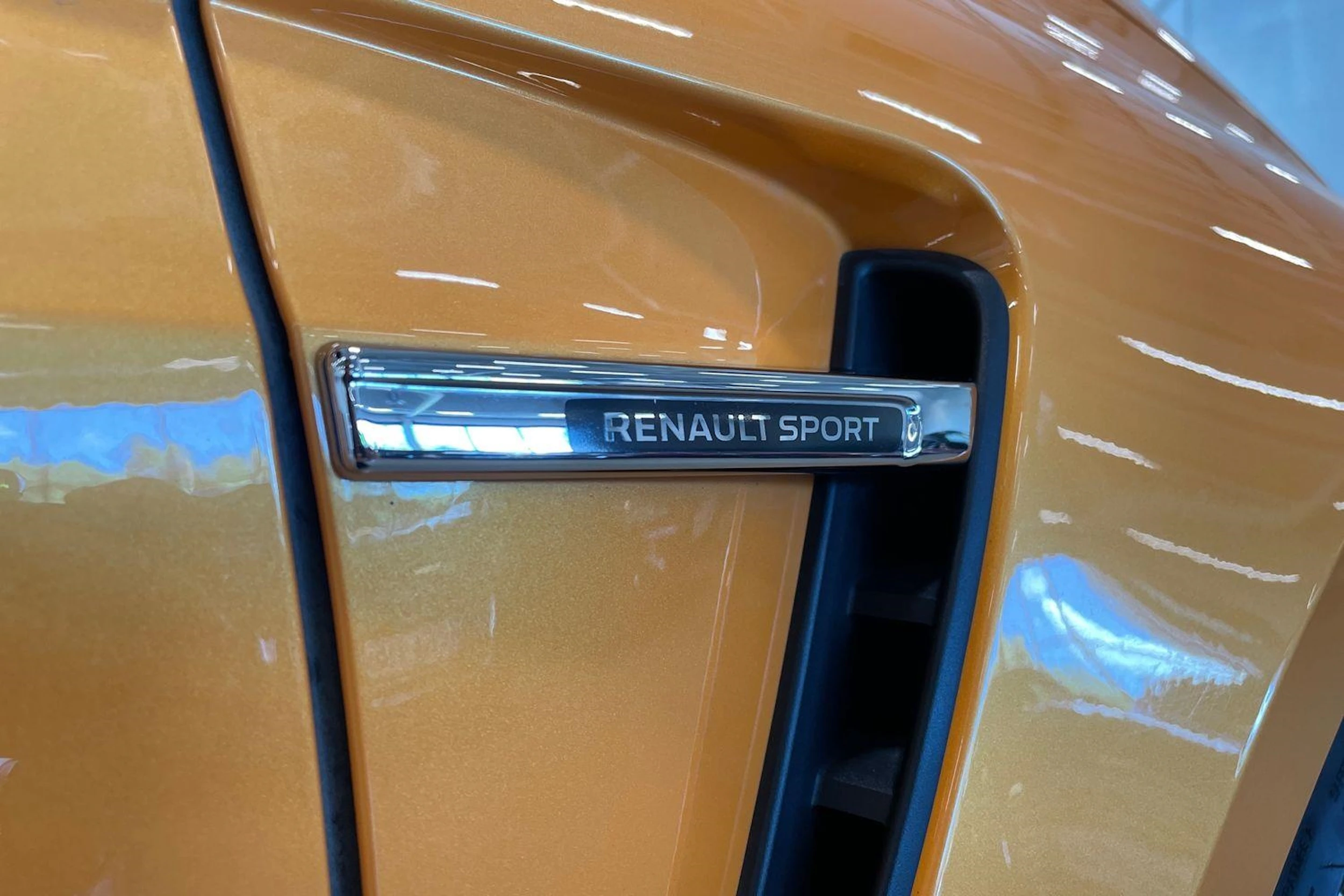 oranssi Renault Megane 2021 kuva 31.