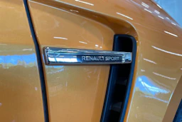 oranssi Renault Megane 2021 kuva 31.