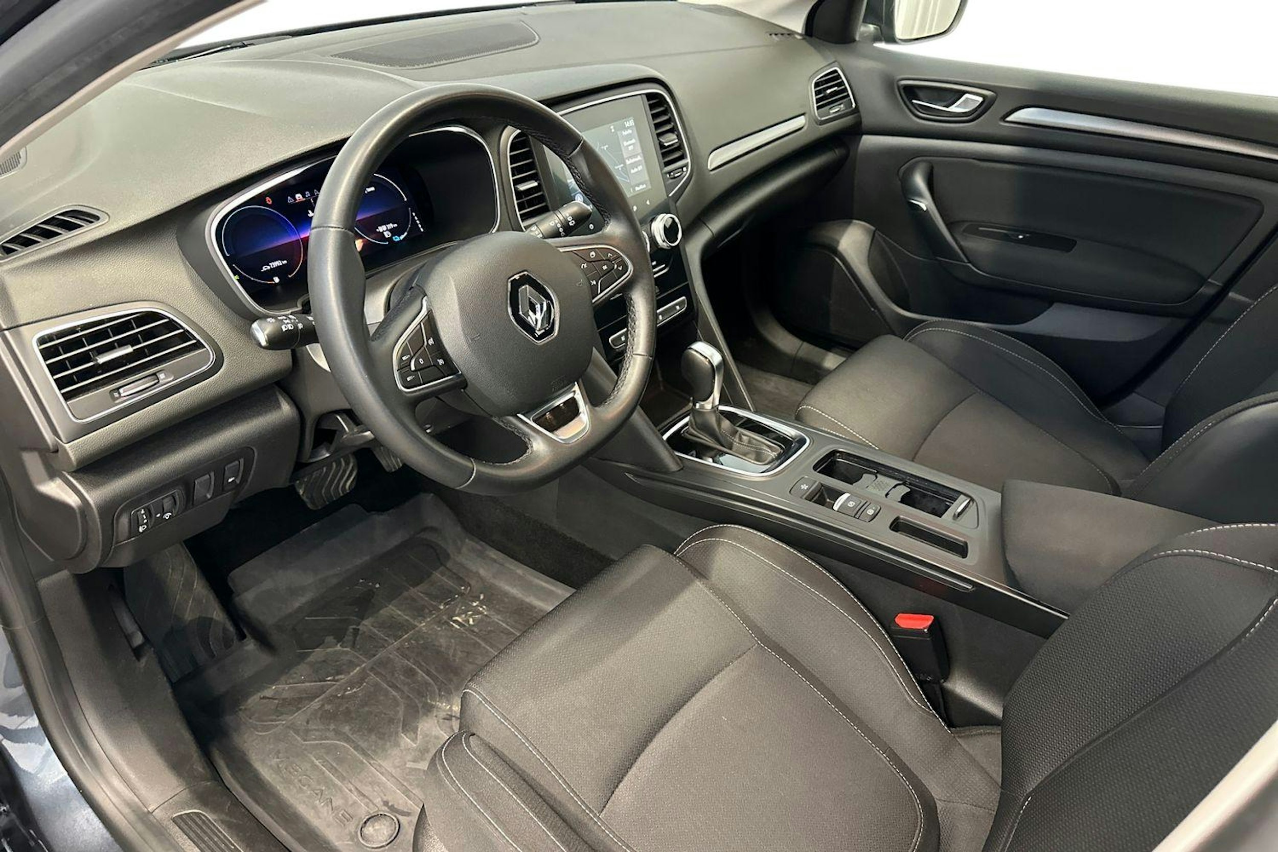 harmaa Renault Megane 2021 kuva 7.