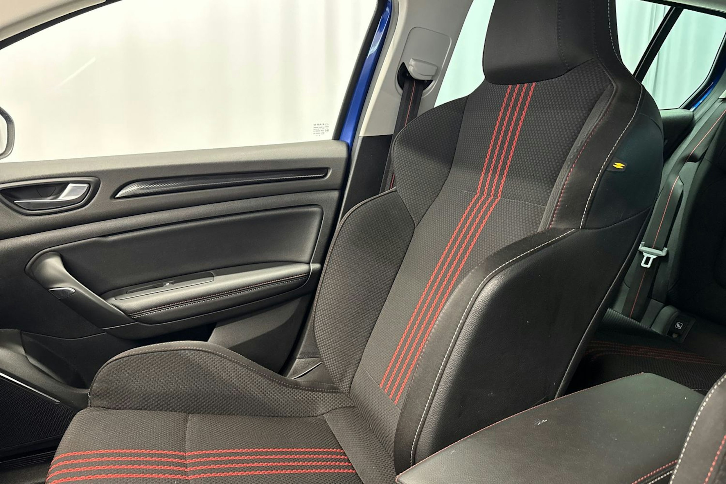 sininen Renault Megane 2021 kuva 22.
