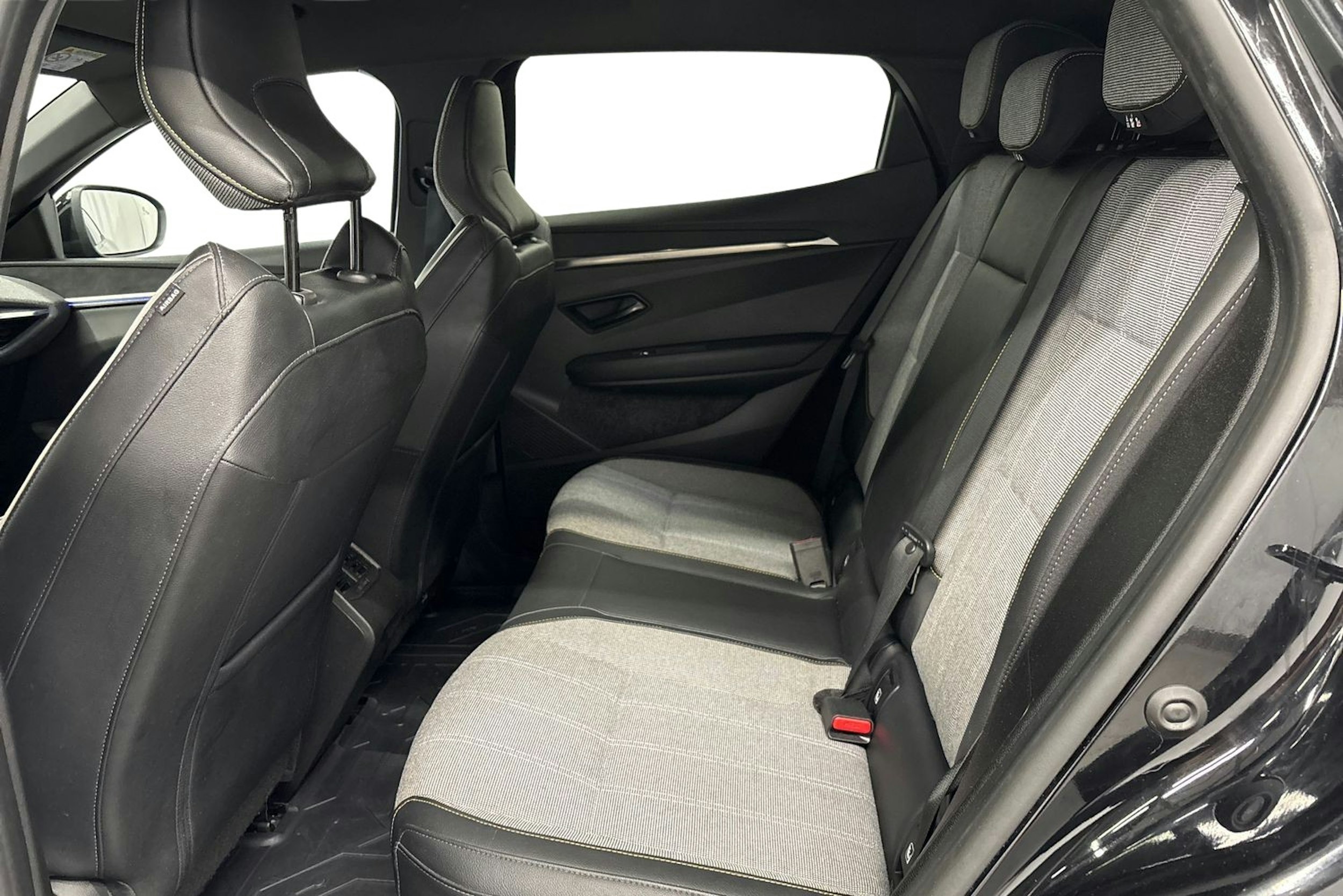 musta Renault Megane 2022 kuva 10.