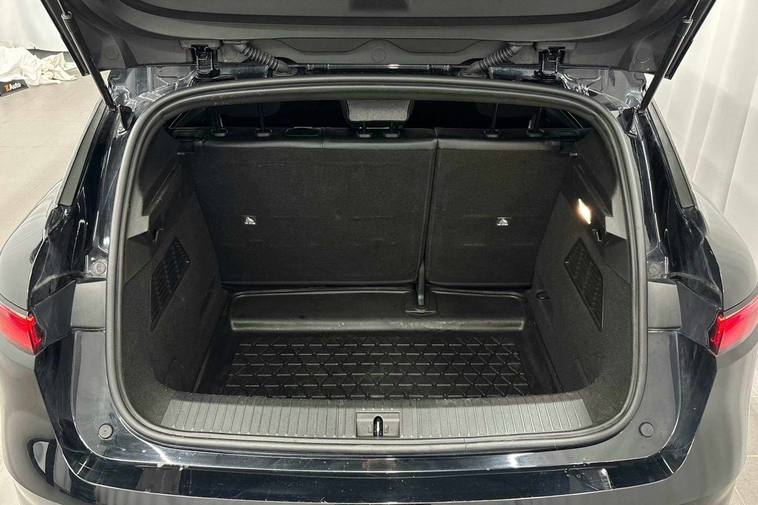 musta Renault Megane 2022 kuva 16.