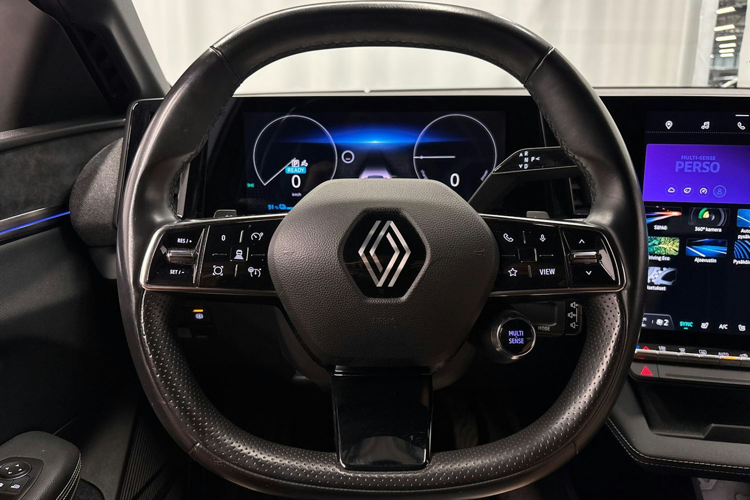 musta Renault Megane 2022 kuva 18.