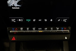 musta Renault Megane 2022 kuva 26.